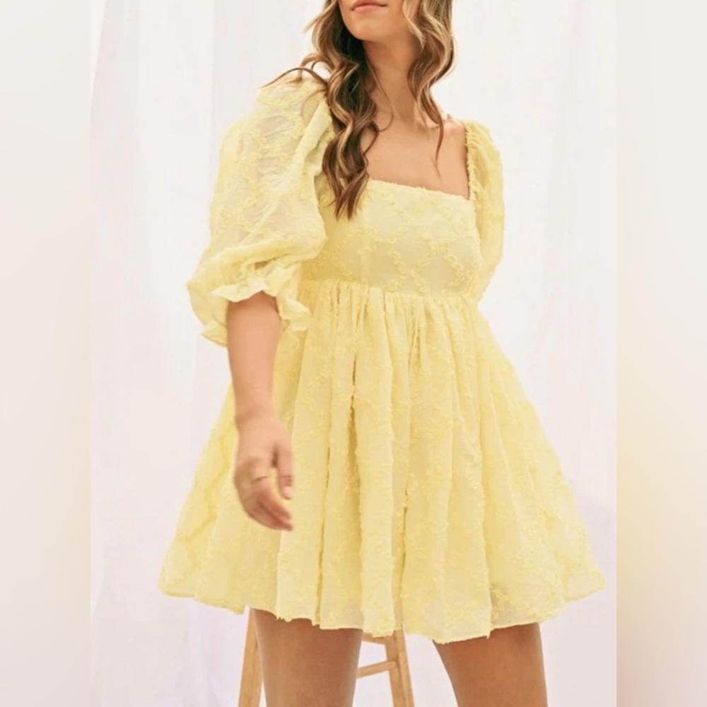 Chic Yellow Lace Mini Dress